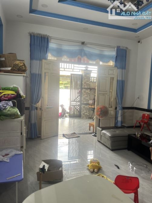 Bán nhà 2 Tầng Dĩ An,SHR đường 02 xe hơi,gần chợ Tân Bình,TPHCM mới