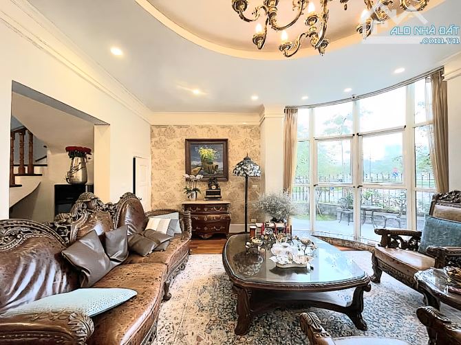 SIÊU BIỆT THỰ LÔ GÓC KĐT CIPUTRA 305m2-4.7triệu USD