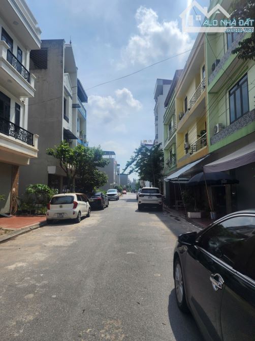 Bán lô đât áp góc khu 8 Giãn dân . P Đại Phúc. Dt 74.2m2 mt 4.5m hướng TN giá 7.950tr
