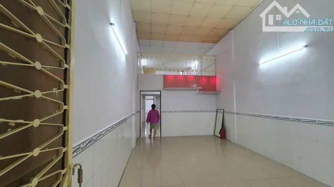 Cho thuê lầu 1 nhà 338 Nguyễn Trãi Q.5 , DT: 4 x 20m , 3 PN , Giá 15 triệu