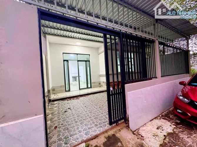 Đang kẹt tiền ! Cần bán gấp căn nhà cấp 4 ở 1 / Tân Hiệp 14 , Hóc Môn 102m2 SHR giá 925TR