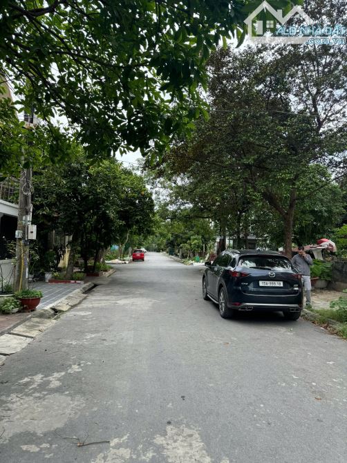 Bán căn 259m x 3 tầng khu Hồ Đông - Hoàng Thế Thiện. Giá 18.5 tỷ