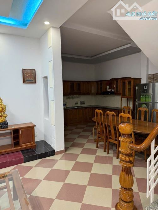 BÁN NHÀ 4 TẦNG KIỆT 3,5M NGUYỄN CHÍ THANH – 86,8M² SÁT LÊ DUẨN VÀI BƯỚC CHÂN