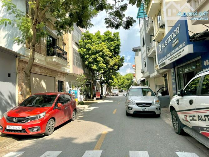 Mặt phố Giang Biên, Lô góc 2 mặt, vỉa hè kinh doanh dt 70m2 mt 4.3m - 12.x tỷ