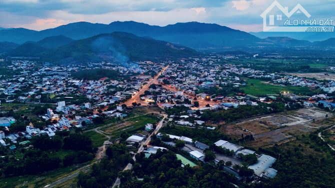 🔥LÔ ĐẤT ĐẸP NGAY NGÃ 3 PHƯỚC ĐỒNG 🔥  -Lô đất mặt tiền đường Nguyễn Tất Thành ,
