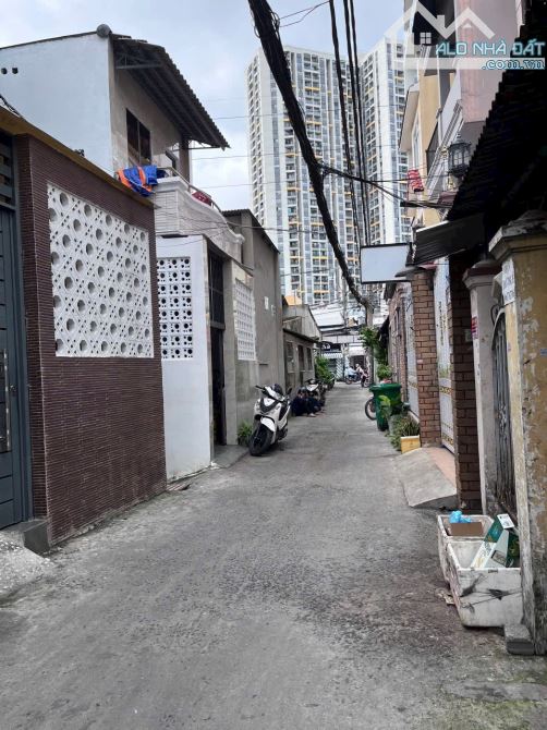 Nhà đẹp hxh Bùi Minh Trực hơn (50m2) 2PN, gần mặt tiền hẻm thông