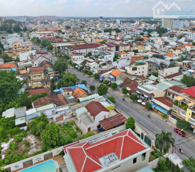 Bán đất mặt tiền CMT8, P.Quyết Thắng, Biên Hòa: 14( NH: 15,5m) x 22, giá 21 tỷ.