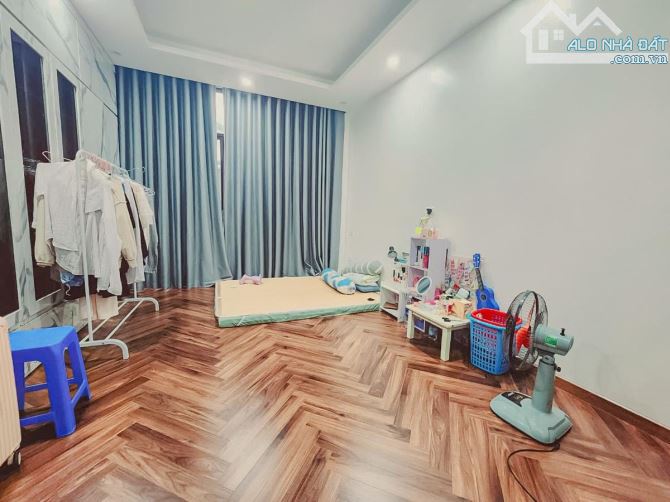 HỒ TÙNG MẬU – 30M² – 6 TẦNG – NGÕ RỘNG – VÀI BƯỚC Ô TÔ TRÁNH – MT 4M – 7.5 TỶ