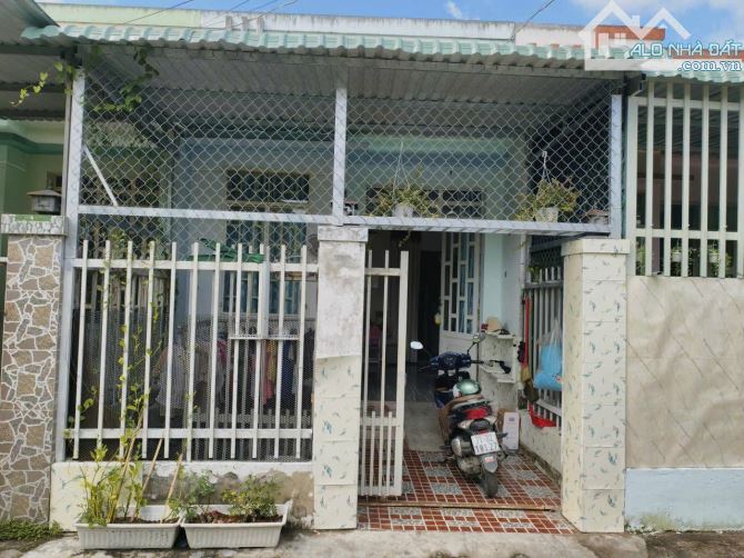 Cần bán gấp căn nhà cấp 4 ở 1 / Đ. Nguyễn Thị Sáu , Bà Điểm , Hóc Môn 80m2 SHR giá 955tr