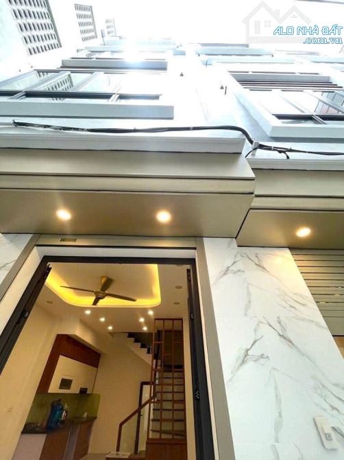 Bán Nhà Tố Hữu, 5 Tầng, 3 PN + phòng khách + phòng thờ sân phơi. 5,9 tỷ