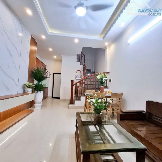 Bán nhà Thạch Bàn, 5 tầng đủ nội thất, gần ô tô- Chẵn 5 tỷ