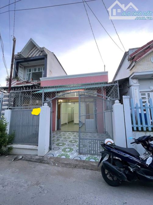 Vỡ nợ bán gấp căn nhà Đ.Ba Sa, củ chi - 139m2 - shr - 3Pn. Giá 815 Triệu
