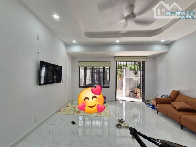 CẠNH BV THỦ ĐỨC – NHÀ 3 TẦNG TÂM HUYẾT, ĐẸP LUNG LINH – GIÁ 7.38 TỶ