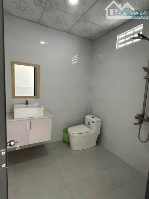 HÀNG CÓ 102 Ở TRẢNG BÀNG TÂY NINH NÈ, NHÀ C4 MỚI XÂY, DT 87m2, giá 1tỷ050.