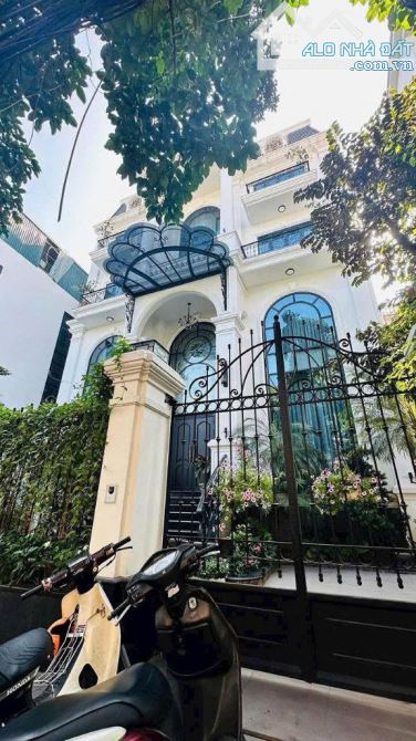 Chính chủ gửi bán biệt thự Cao Bá Quát, Ba Đình,diện tích 420m2,mặt tiền 16m,xây 5 tầng