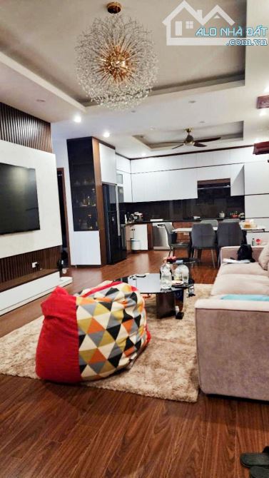 KHUẤT DUY TIẾN_VỊ TRÍ ĐẸP_MẶT PHỐ_VỈA HÈ ĐÁ BÓNG_PHÙ HỢP KD NHIỀU LĨNH VỰC hoặc CHO THUÊ