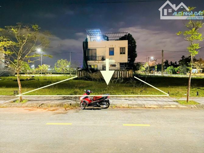 BÁN ĐẤT 230,8m2 KQH THUỶ THANH 3, VIEW KÊNH, KHỔ BIỆT THỰ ĐẸP, GẦN ĐH FPT, CHỈ 26 TRIỆU/M2