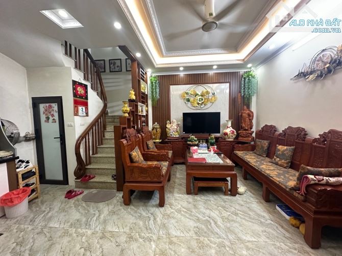 Bán nhà Vũ Xuân Thiều Dt 58m, .Dân xây 5 tầng , Gara ô tô , vỉa hè - nhỉnh 18 tỏi