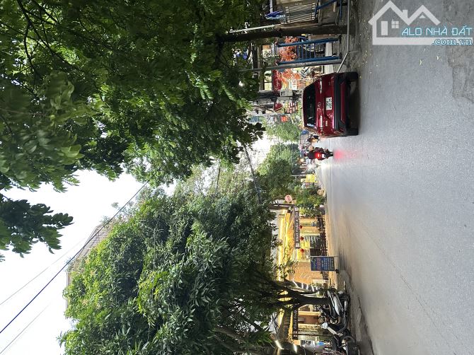VỊ TRÍ MẶT ĐƯỜNG ĐÔI LIỀN KỀ LINH ĐÀM, VIEW VƯỜN HOA, VỈA HÈ RỘNG, KINH DOANH, Ô TÔ TRÁNH.