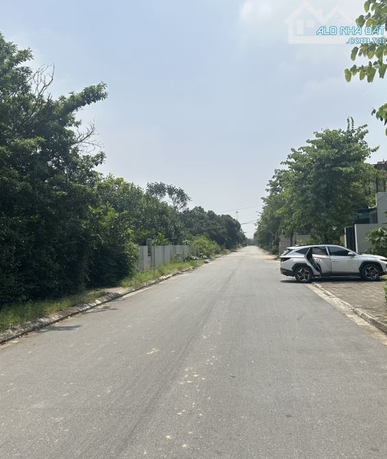 Hiếm , đẹp , thôn vệ , Nam hồng , đông anh 110m2 x MT5m phân lô vỉa hè ô tô tránh
