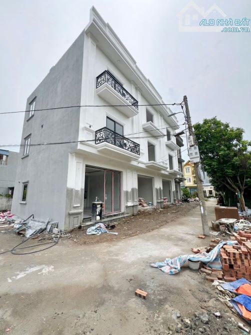 🏠 GIÁ CHỈ TỪ 2,7 TỶ – NHÀ 3 TẦNG MỚI TINH, SÂN CỔNG RIÊNG – CAM LỘ, HÙNG VƯƠNG, HỒNG BÀNG
