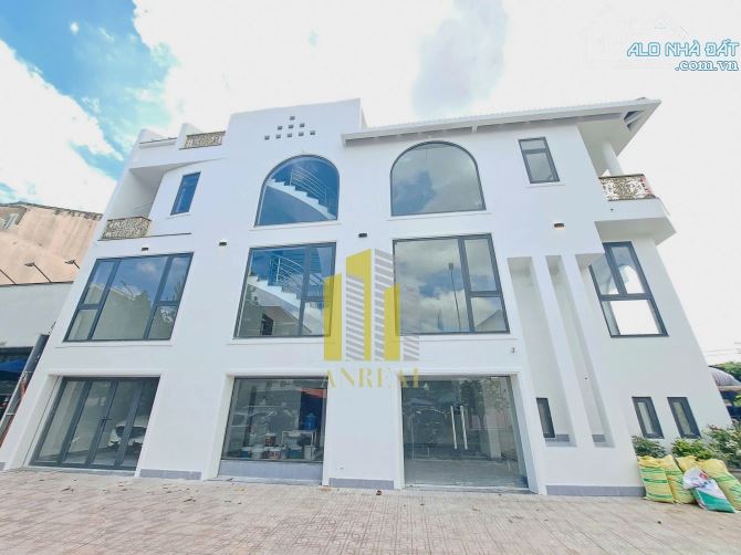 Cho Thuê Căn Góc Hiện Đại 3 Lầu Trống Suốt Giá 59 Triệu