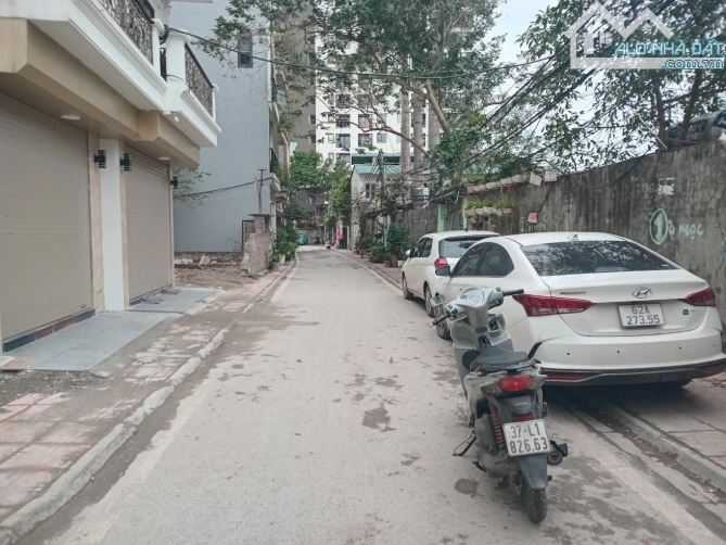 THÔNG SỐ ĐẸP, ĐỨC GIANG. GẦN Ô TÔ, XÂY NHÀ 5 TẦNG, Ở SƯỚNG. 5.5 TỶ