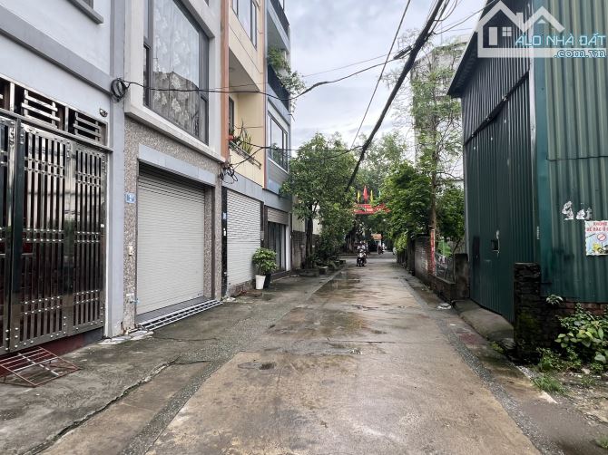 Chị gái cần tiền bán gấp mảnh đất thổ cư đường ô tô đỗ cửa tại trung tâm tổ 14 Thạch Bàn
