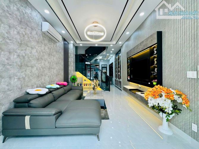 BÁN NHÀ QUẬN 7, GẦN CẦU PHÚ XUÂN, 3 TẦNG, 4 x 15, HẺM 6M , GIÁ NHỈNH 7 TỶ