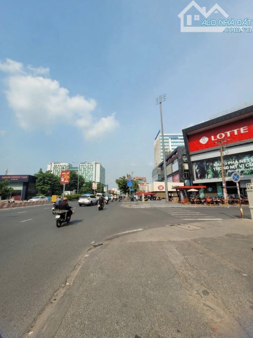 Khuôn Đất 865m2_MT Cộng Hòa,Q.Tân Bình - CTXD: 2H + 12 Tầng - Gía; 180 tỷ