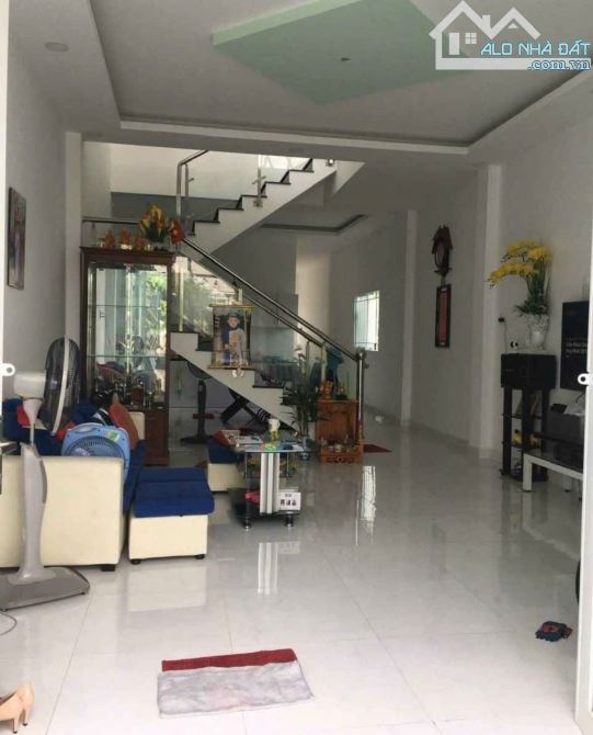 Bán nhà 1 trệt 1 lầu ở KDC Bà Điểm Hóc Môn 5x16 ( 80m2 ) 1 tỷ 1 Sổ hồng riêng sang tên