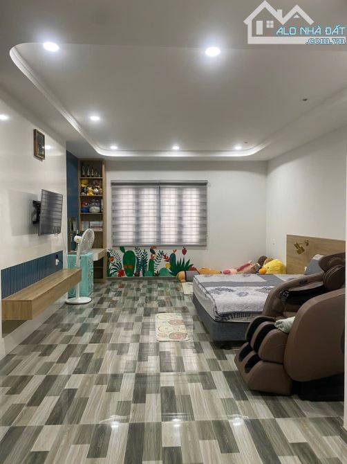 Bán nhà 5 tầng có thang máy ngày trung tâm phố Biển Nha Trang - Đường Trần Nguyên Hãn.
