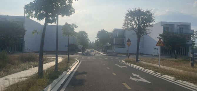 BÁN LÔ BIỆT THỰ KỀ GÓC – MỸ GIA GÓI 7 • Vị trí: Trục đường thông ra gói 8 & gói 5 - 239m2