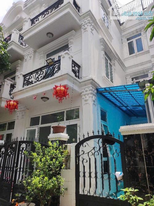 Nhà 4 tầng đường HÀ HUY GIÁP phường TX Q12 dt 68m2 (5,8mx12m) Đường 6m DÒNG TIỀN 10TR/TH