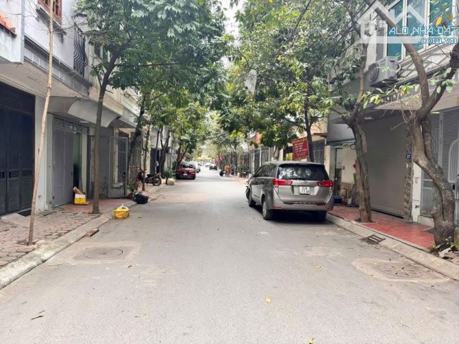 Bán nhà phố  Chiến Thắng, Văn Quán, Hà Đông, lô góc, kd, ô tô tránh 40m2, 5 tầng,