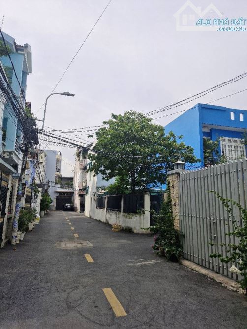 Hxh né -nhà đẹp - 3 tầng - 50m2 (5,7x9m) – Đ. Nguyễn Văn Giáp- Quận 2- chỉ 6,7 tỷ TL