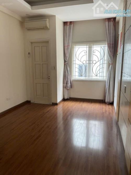 cho thuê nhà đường 800 nghĩa đô 40m, 5 tầng, khu quân đội an ninh tốt.