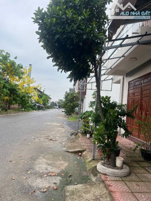 X8 NGUYÊN KHÊ ( phúc thịnh ) SẴN NHÀ 4 TẦNG MỚI KÍNH CONG FULL NỘI THẤT - VỈA HÈ RỘNG - OT