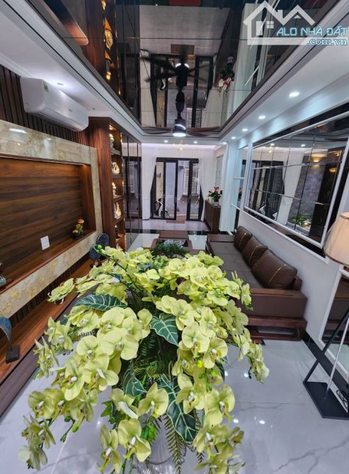Cần bán nhanh nhà Ngọc Khánh, đẹp như biệt thự, khu dân trí ở cực  vip, giá quá mềm