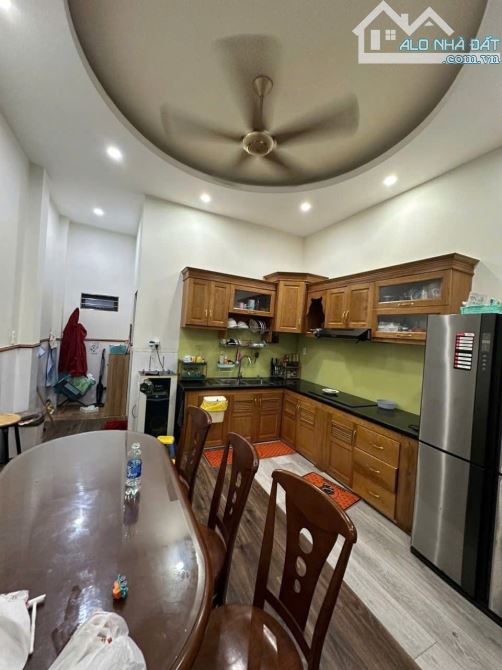 Bán Nhà 1 trệt 2 lầu DT: 4 x 19,5m, Sổ riêng 100% thổ cư, KP9 phường Tân Phong