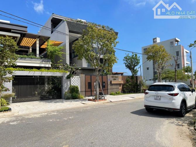 GÓC 247 M2 GẦN VÕ CHÍ CÔNG, KHU VỰC SẦM UẤT CỦA NAM HOÀ XUÂN