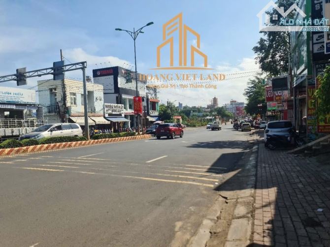 BÁN NHÀ MẶT TIỀN ĐƯỜNG LÊ DUẨN. DT: 5,1 x 33M. GIÁ: 6 TỶ 050 TRIỆU