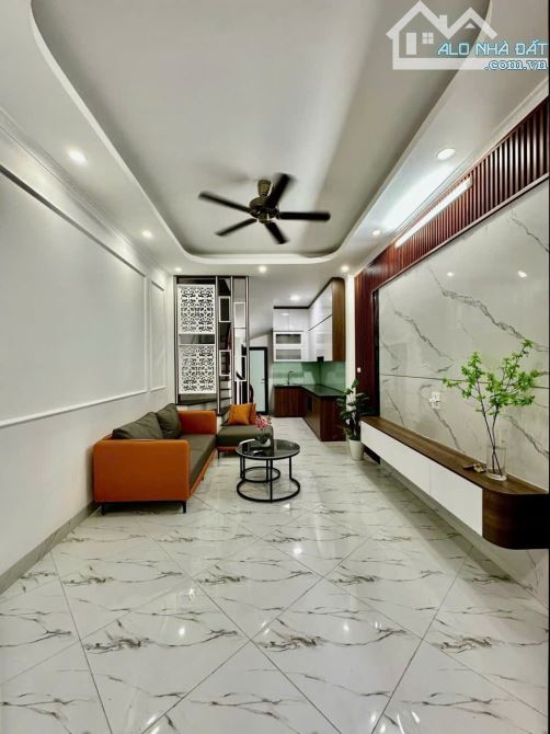 6,78 tỷ, 43m2, 5 tầng nhà dân xây đẹp, full nội thất, gần phố, gần trường, chợ, Đông Thiê