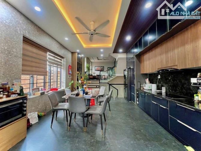 Bán Nhà 1 trệt 3 Lầu, dt 5 x 35m Góc 2 Mặt Tiền Nguyễn Ái Quốc, Biên Hòa, Giá 15,5 tỷ