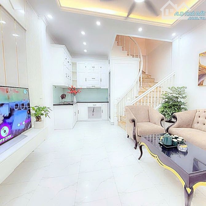 BÁN NHÀ ĐẸP HỒ VĂN CHƯƠNG 35M, NGÕ NÔNG THOÁNG, FULL NỘI THẤT, 3PN RỘNG, SỔ ĐỎ CC, Ở NGAY