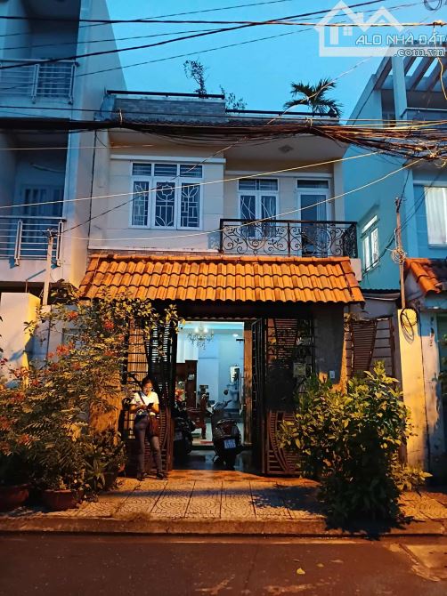 Bán Nhà Trung Mỹ Tây 2A. 112m2,2 Tầng BTCT, ngang 6m, Đường 8m 2 xe Tải tránh thông tứ tun