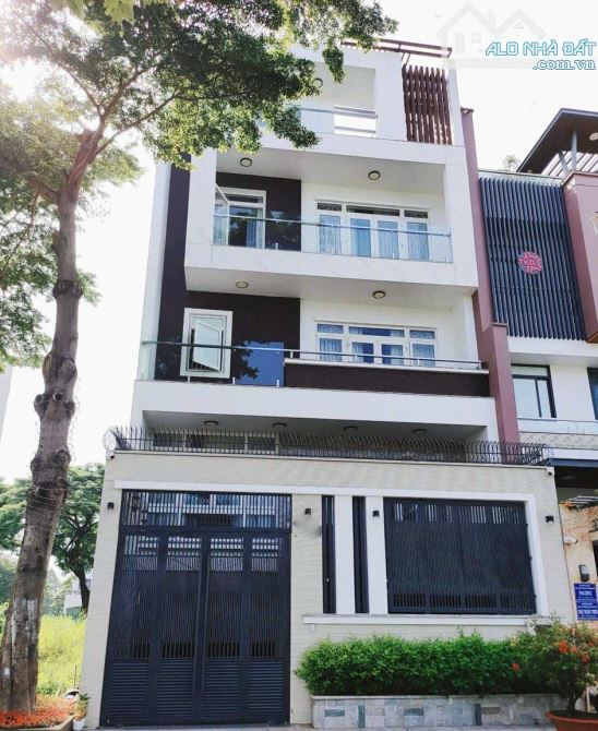 Siêu phẩm mới hạ giá Mặt tiền Tản Đà, Quận 5 - DT:8x20m - 3 Tầng - HĐT:120trđ - Chỉ 50 tỷ