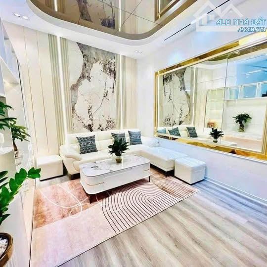 Bán gấp Đê La Thành ,36M2 6T, 3 ngủ rộng ,ngõ thoáng, nhà đẹp mới ở ngay