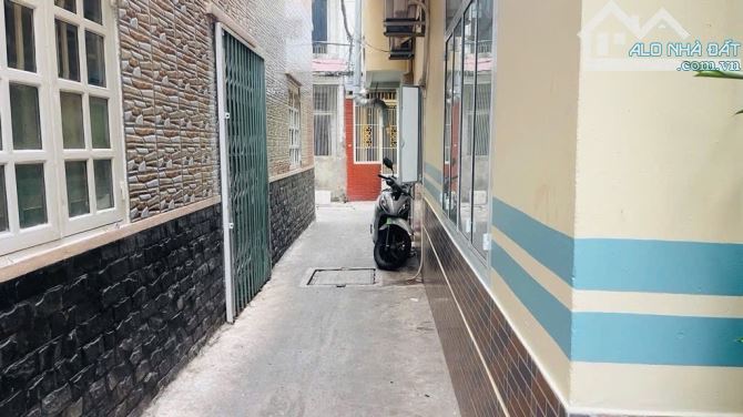 Cần bán gấp nhà cách mặt tiền đường Bà Hạt, Quận 10