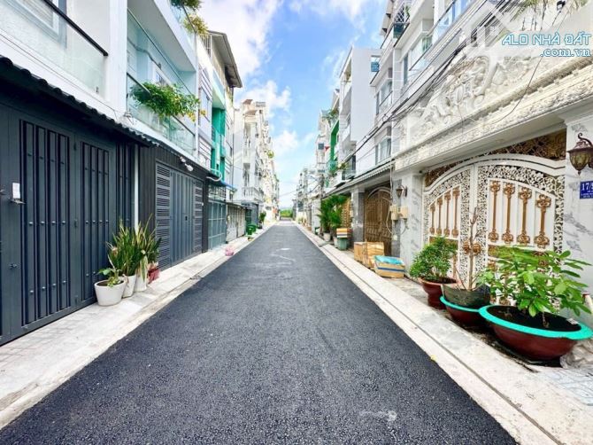Bán nhà đẹp long lanh - hẻm xe hơi Thị trấn 5.3*10 giá: 7xtoi